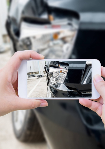 female-hold-mobile-smartphone-photographing-car-accident-insurance_4881-a63bd5b253af1ff7db14813d04ed3723.jpg